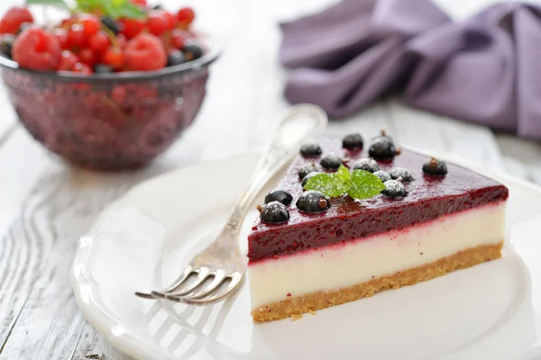 Siyah frenk üzümü cheesecake — Stok fotoğraf