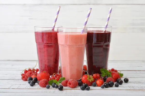 Smoothies com bagas diferentes — Fotografia de Stock