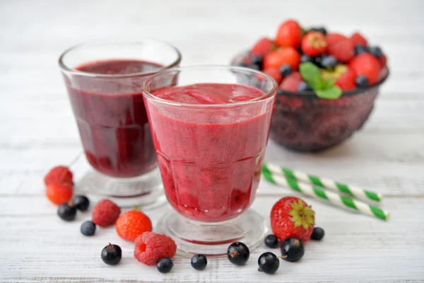 Berries and smoothies — Stock Photo, Image