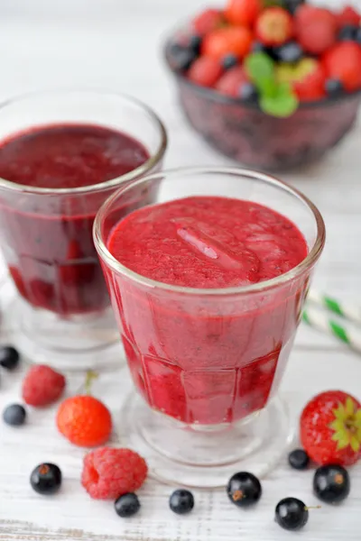 Berries and smoothies — Stock Photo, Image