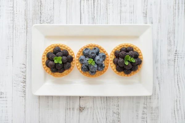 Mini tart with fresh berries — Stock Photo, Image