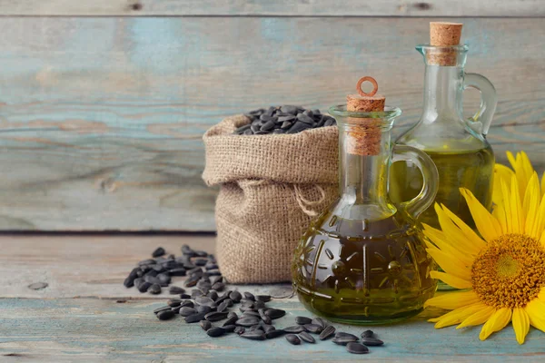 Aceite de girasol en botellas —  Fotos de Stock