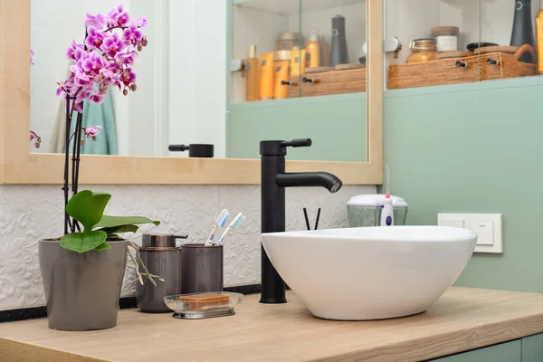 Fregadero Con Estilo Recipiente Con Mezclador Lavabo Negro Encimera Luz —  Fotos de Stock