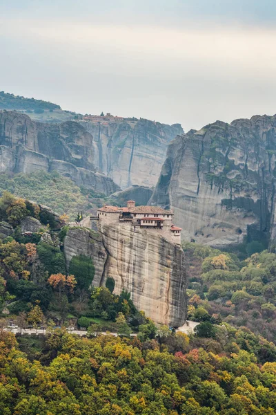 Μετέωρα Μοναστήρια Ελλάδα Καλαμπάκα Μνημείο Παγκόσμιας Κληρονομιάς Unesco Πολύχρωμο Φθινοπωρινό — Φωτογραφία Αρχείου