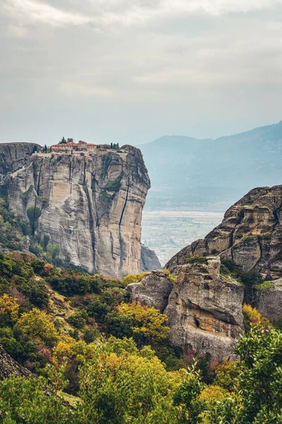 Μετέωρα Μοναστήρια Ελλάδα Καλαμπάκα Μνημείο Παγκόσμιας Κληρονομιάς Unesco Πολύχρωμο Φθινοπωρινό — Φωτογραφία Αρχείου