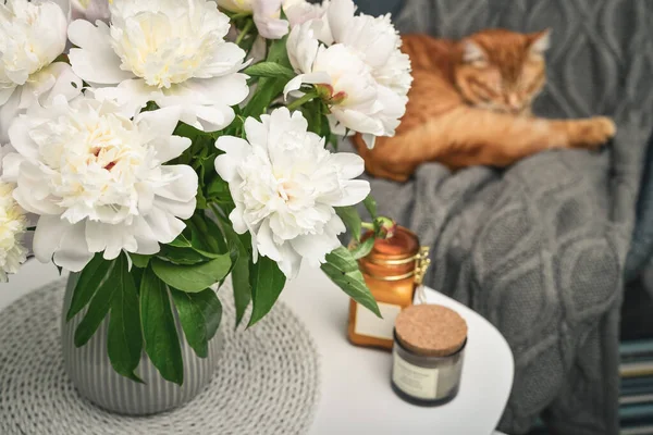 Bouquet White Peony Flowers Coffee Table Candles Home Interio — Photo