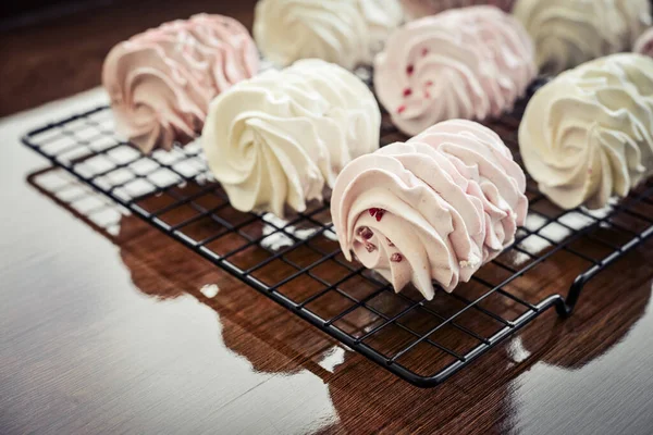 Cooling Rack Homemade White Pink Zephyr Wooden Background — стоковое фото