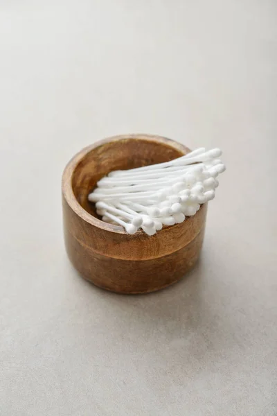 Cotton Buds Wooden Box Light Concrete Background — Zdjęcie stockowe