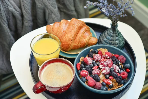 Healthy Breakfast Berries Cereals Natural Yogurt Coffee Orange Juice Croissant — Stock fotografie