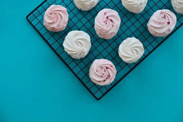 Homemade White Pink Zephyr Confectionery Metal Grid Blue Background Top — Zdjęcie stockowe