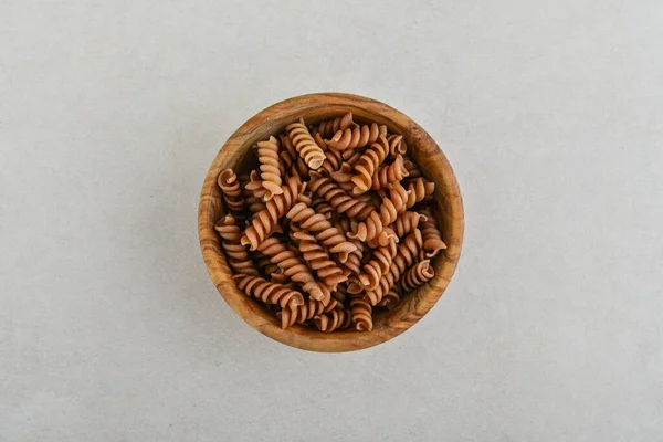 Pasta Wooden Bowl Concrete Background Top View — Stock Photo, Image