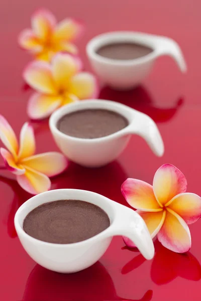 Chocolate mousse desert on red background — Stock Photo, Image