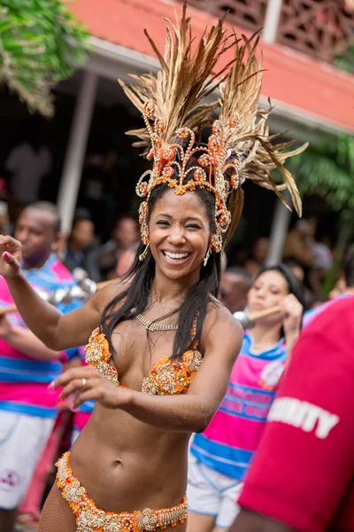 Victoria, Seyşeller - 9 Şubat 2013: Brezilyalı kadın samba Telifsiz Stok Fotoğraflar