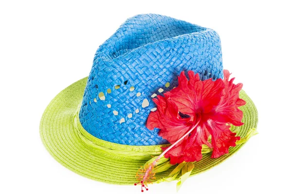 Cappello estivo in paglia panama blu e verde isolato su bianco — Foto Stock
