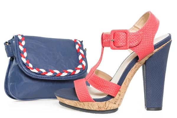Navy kék és rózsaszín cipő, a zacskót, elszigetelt fehér b — Stock Fotó