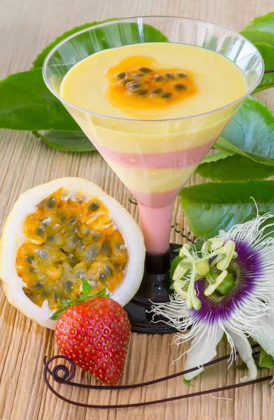 Passion fruit and strawberry mousse — Stock Photo, Image