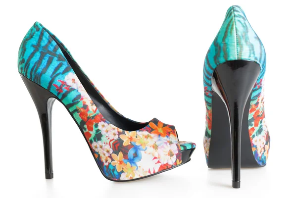 Belle scarpe a stiletto multicolore su bianco — Foto Stock