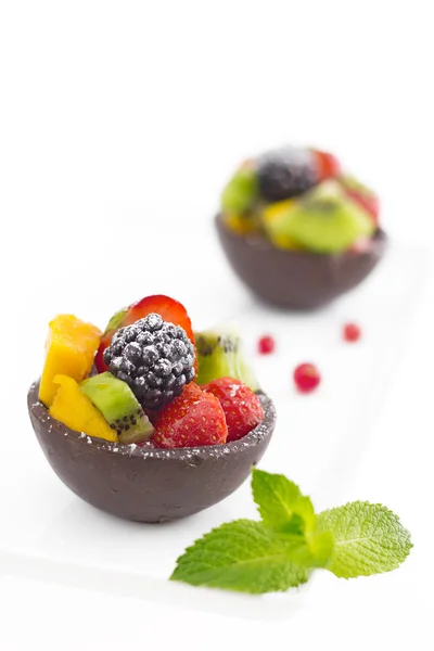 Fruit salad in chocolate cups on white background — Stock Photo, Image