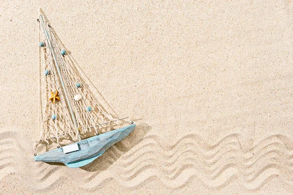 Wooden Toy Ship Sand Top View Copy Space — Stock Photo, Image