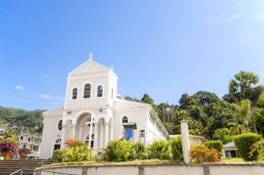 Güneşli bir yaz günü, Mahe Adası 'nın başkenti Seyşeller' de Victoria 'da Roma katolik katedrali