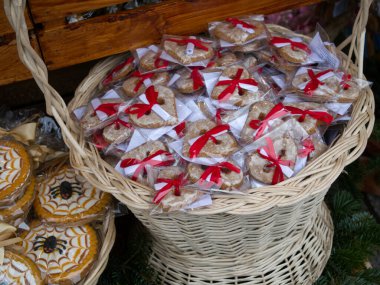 107 / 5000Wyniki tumaczenia Noel pazarına bayramlarla ilgili dekorasyon, dekorasyon ve ikramlar hakim. 