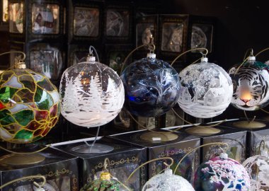 107 / 5000Wyniki tumaczenia Noel pazarına bayramlarla ilgili dekorasyon, dekorasyon ve ikramlar hakim. 