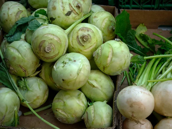 Különböző Színű Zöldségek Egy Egészséges Bio Élelmiszer Vásáron Ahol Hagyományosan — Stock Fotó
