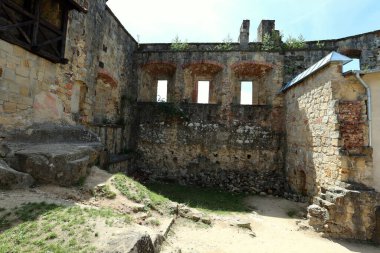 Kamieniec Kalesi - 16. yüzyılda Rönesans tarzında genişletilmiş, Korczyna ve Odrzyko sınırlarında, Krosno poviat 'ta, Podkarpackie Voyvodeship' de, Polonya 'da,