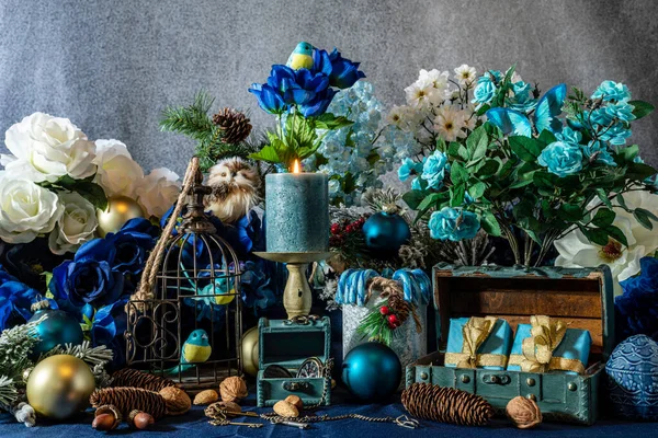 Azul Navidad Con Bastones Caramelo Azul Presenta Adornos Pájaros Mariposa — Foto de Stock