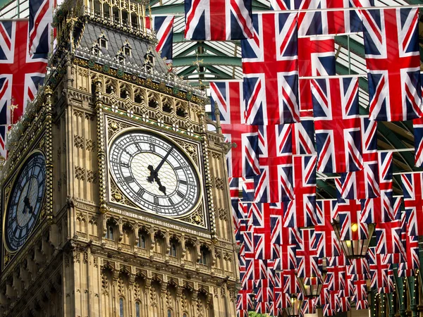 Banderas y Big Ben — Foto de Stock