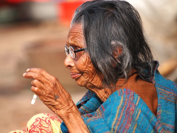 Old woman in India — Stock Photo, Image