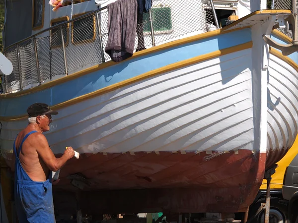 Ремонт лодок — стоковое фото