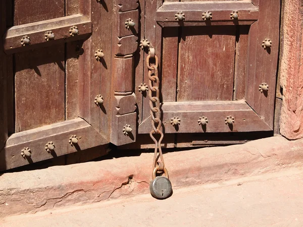Rusty chain and lock — Stock Photo, Image