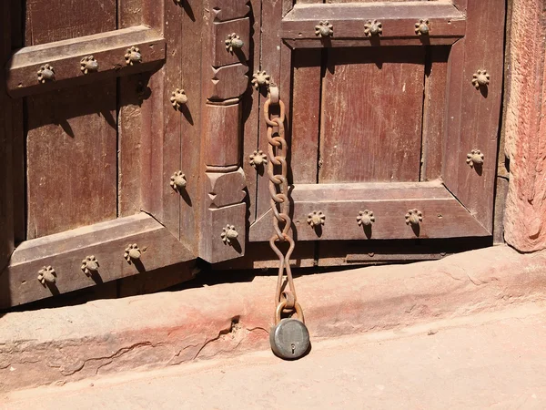 Cadena oxidada y bloqueo —  Fotos de Stock