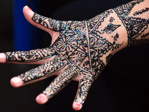 Pintura a mano con henna — Foto de Stock