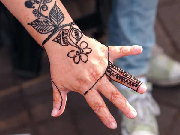 Pintura a mano con henna —  Fotos de Stock