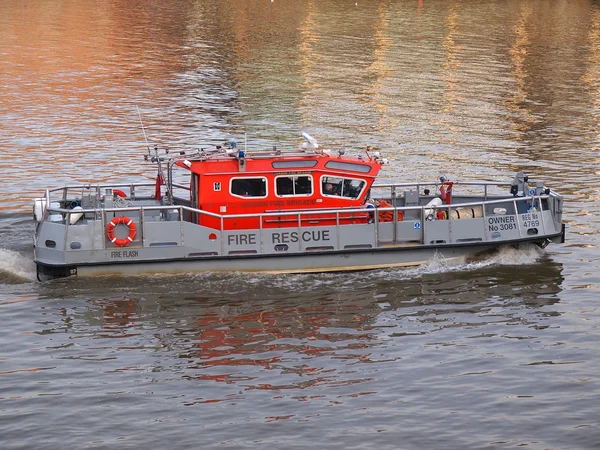 Barco de resgate de incêndio — Fotografia de Stock