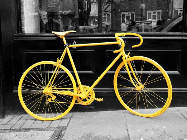 Gul cykel — Stockfoto