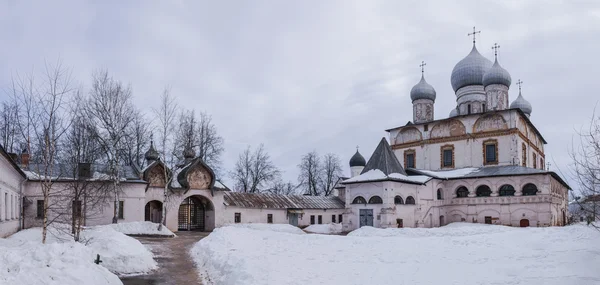 Znamensky kloster i velikiy novgorod — Stockfoto