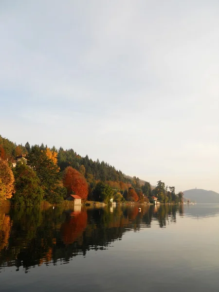 Autumn on the lake — Stock Photo, Image