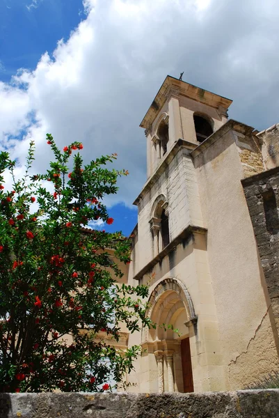 Piccola chiesa in pietra — Foto Stock