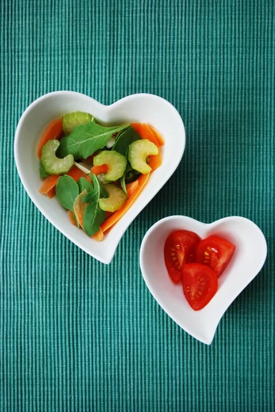 Salat mit zwei Herzen — Stockfoto