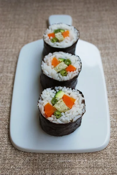 Vegetariánské suši maki závitky — Stock fotografie