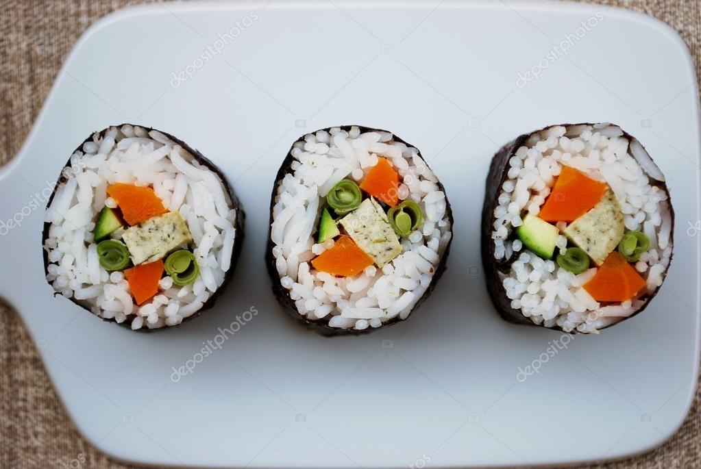 Vegetarische Maki-Sushi-Rollen - Stockfotografie: lizenzfreie Fotos ...
