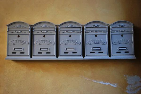 Vintage tarzı posta kutularına — Stok fotoğraf
