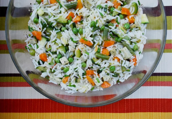Vejetaryen pirinç salatası