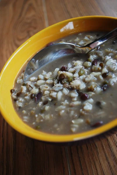 Barley soup with mixed beans — Stock Photo, Image