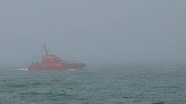 Ukraine Odessa 13エイプリル 2016 オデッサ近くの黒海の濃霧の中での海船 — ストック動画