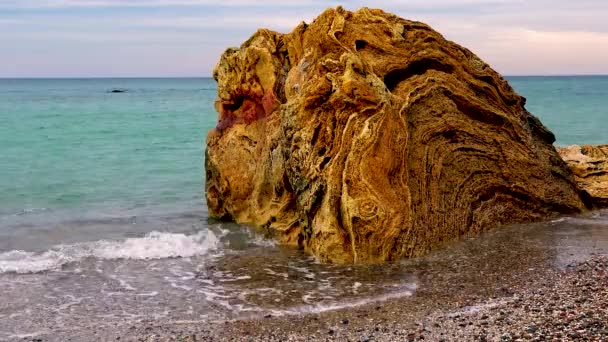 Shellová Skála Zakřivenými Vrstvami Pláži Moře Geologická Formace Černé Moře — Stock video