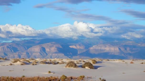 白い石膏の砂の山の上の雲 ニューメキシコ州 アメリカのホワイトサンズ国立記念碑 — ストック動画